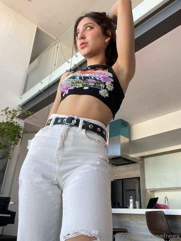 can you even resist a girl like me? 🙈 let's talk here: https..