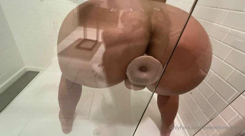 Watch me fuck my suction cup dildo thru the shower glass doo..