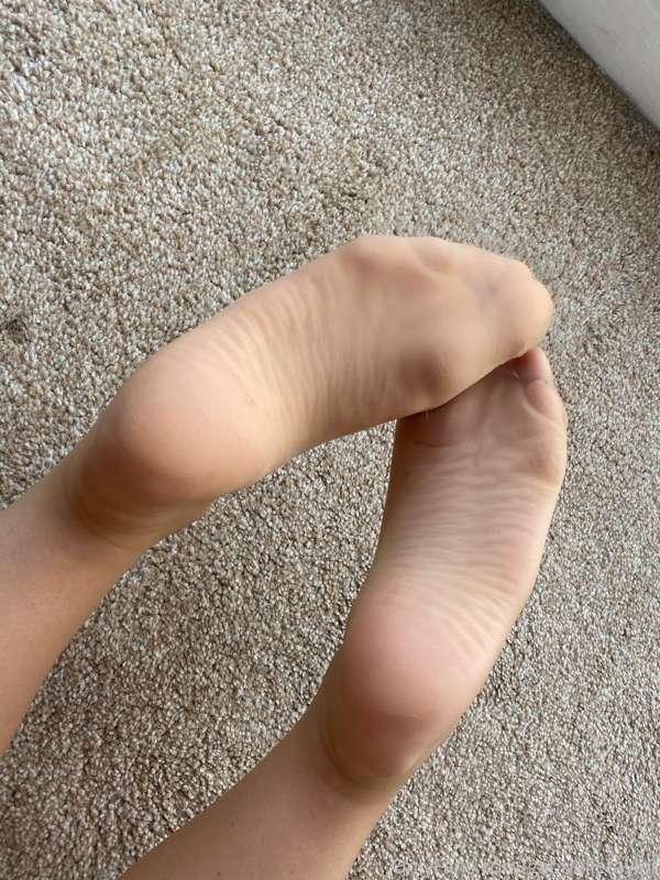 Nylon feet to get you to sleep 💋