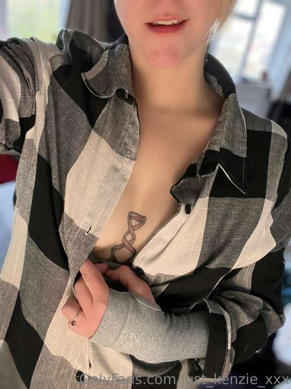 These tits need some cum on them… any volunteers? 😏😈