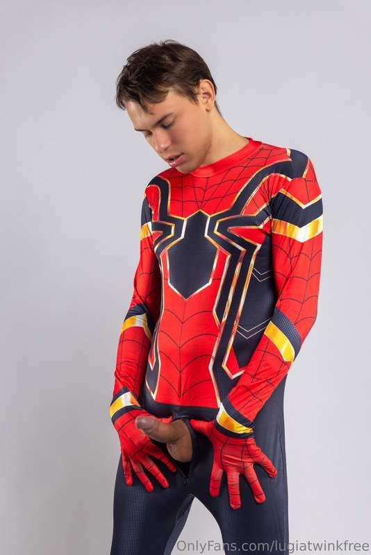 Spidy found something 🍆in his net 🤤