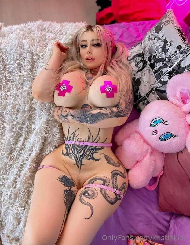 💦😈This sweet babe @chrysiluna dreams of showing all her char..