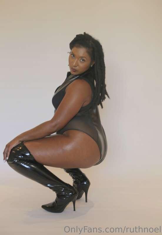 Can I sit on it like this?😏