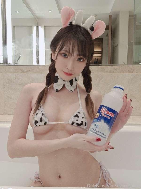 Drink up! Fresh from the moo 😜