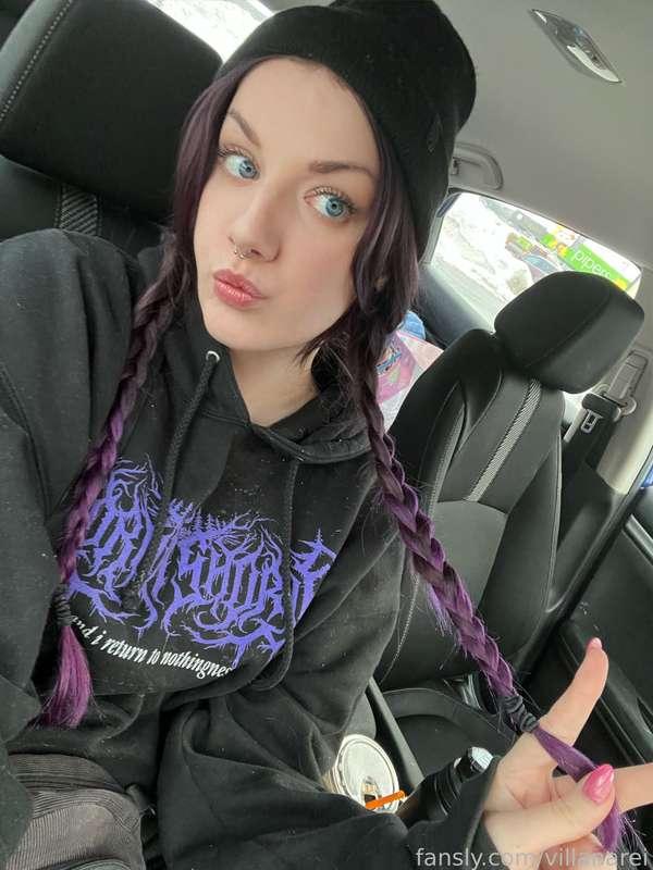 Taking a spontaneous road trip today! ✨ 
I’m excited to take some cool photos when I get there!! 🥰