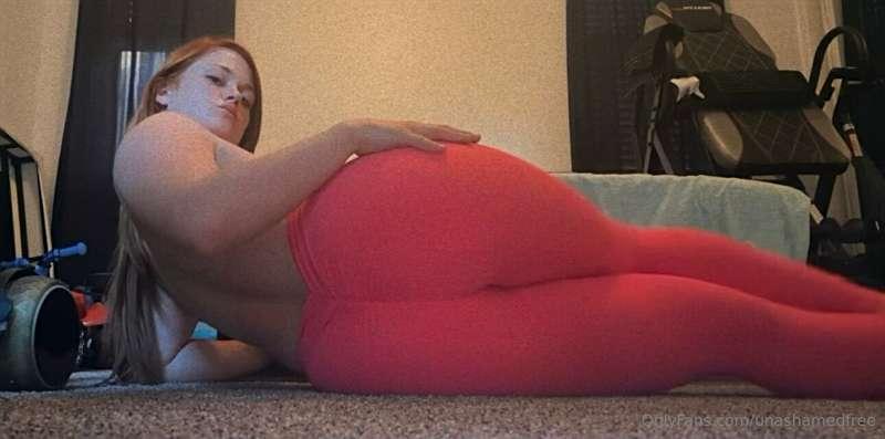 On my paid page you receive:
Nude wall posts
Uncensored prev..