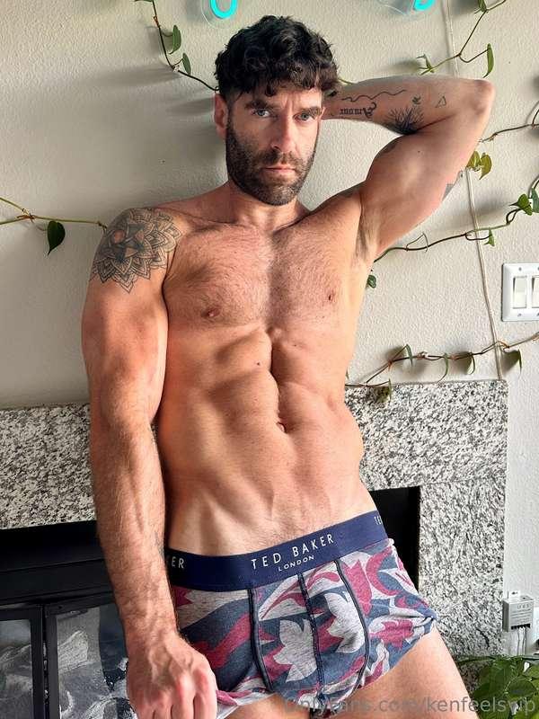 He’s already hard and begging for your attention 😉🔥