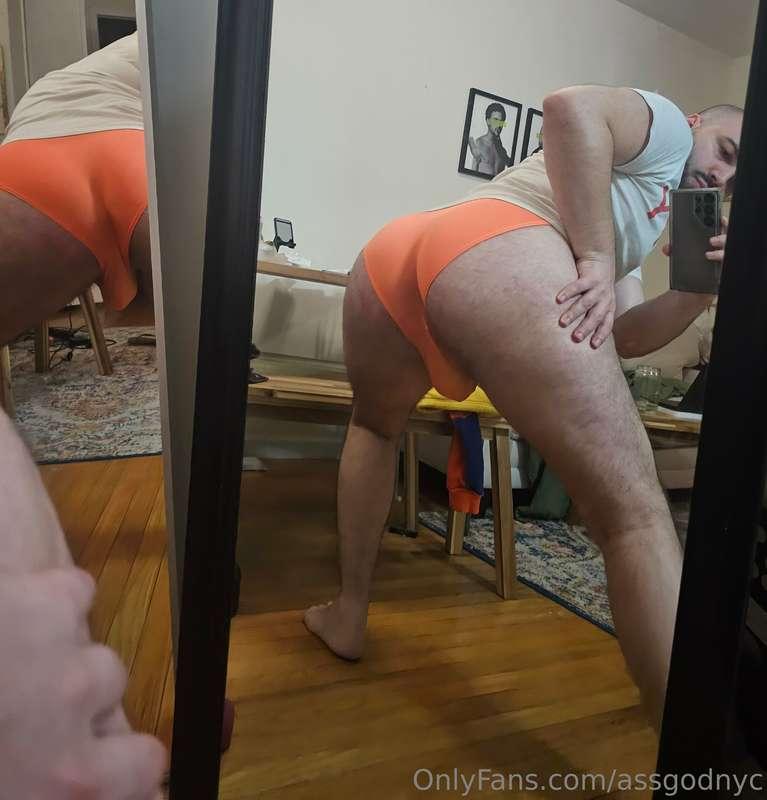 I would love to 🐃y someone into submission with my big, powe..