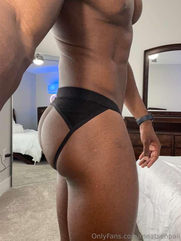 A generous fan bought me this jock strap [Thanks! 👊🏾].   Wha..