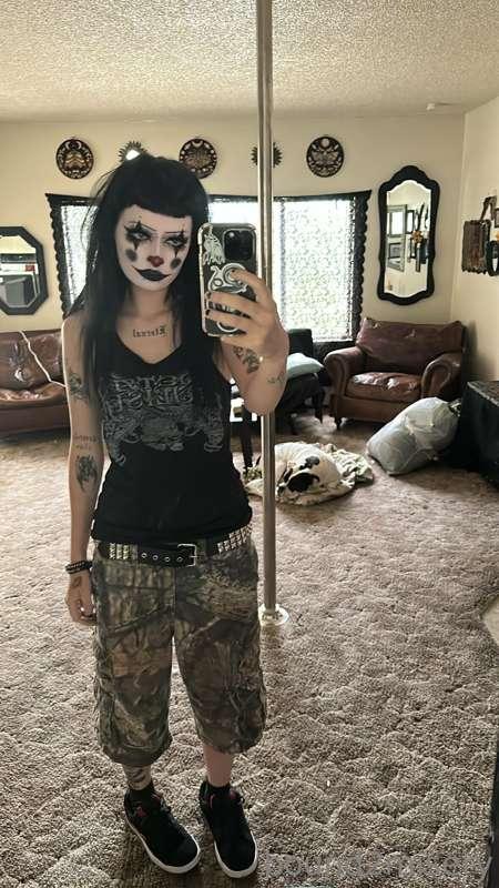 should i go live in this makeup tonight?👀