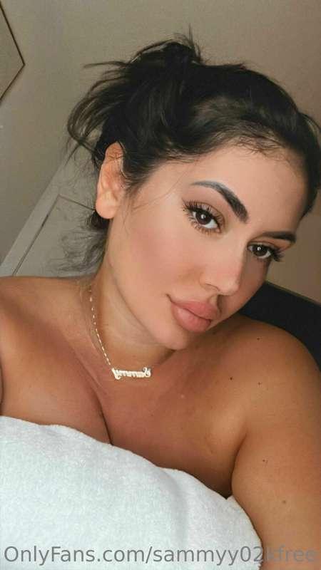 👀 Lookin’ all cute for you daddy! 💋