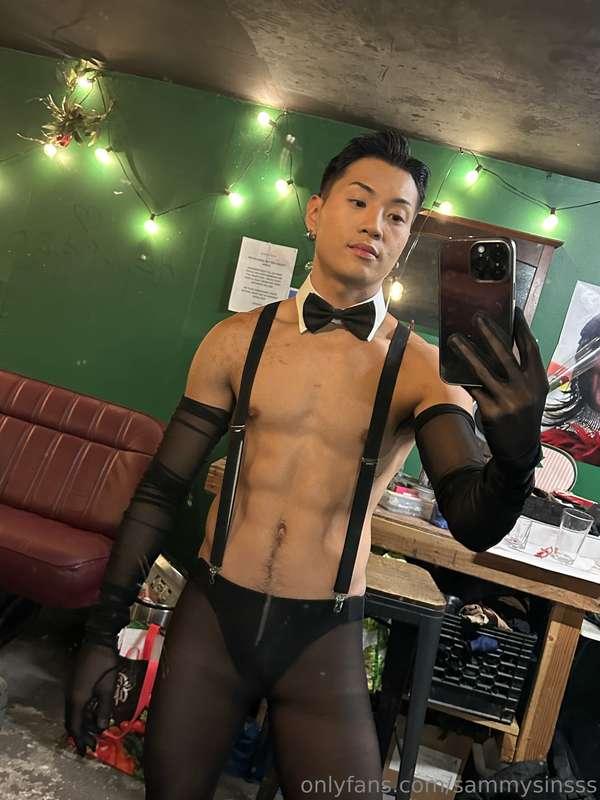can I give you a private show ? 🖤
