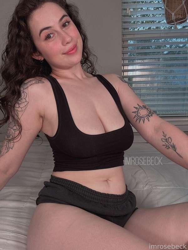 I’ll officially be back online from my break tomorrow!! 💕

#curvy #bigboobs #saggy #reveal #curlyhair #tattoos