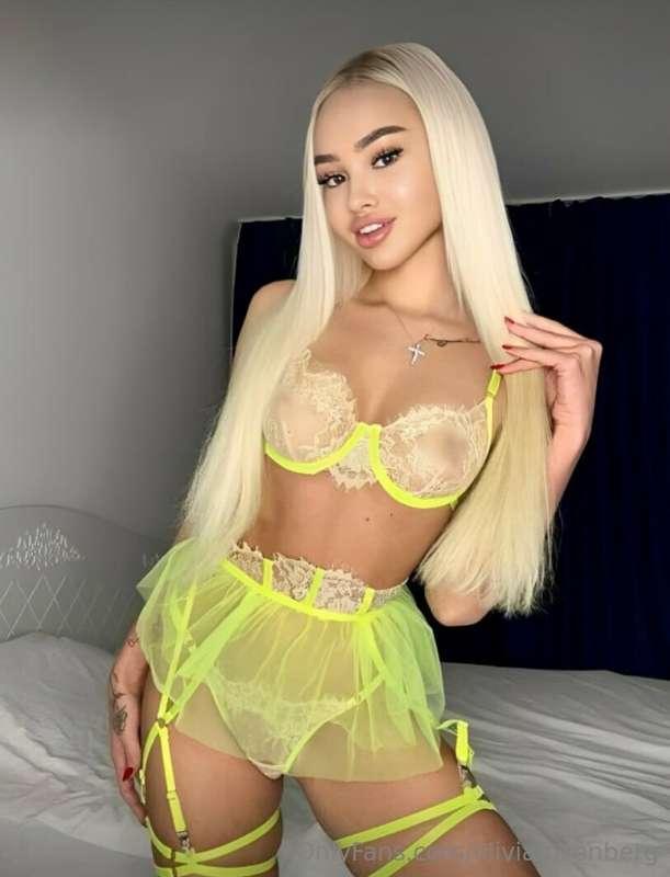 Hottie @magicallflower shoots dirty content at home and love..