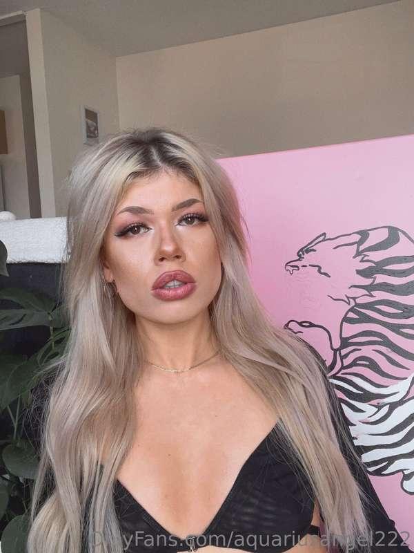 i wanna do a live paint night sometime soon🎨🐯