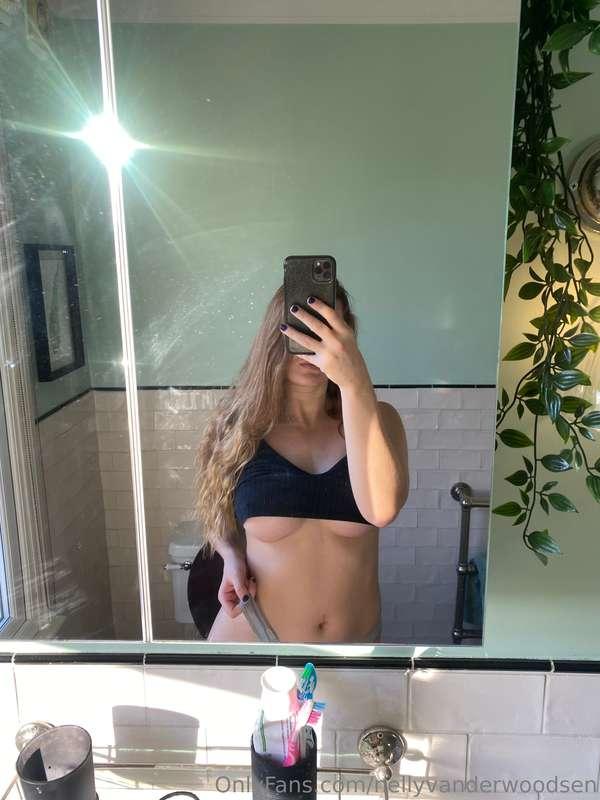 I woke up extremely horny today & I will be available for th..