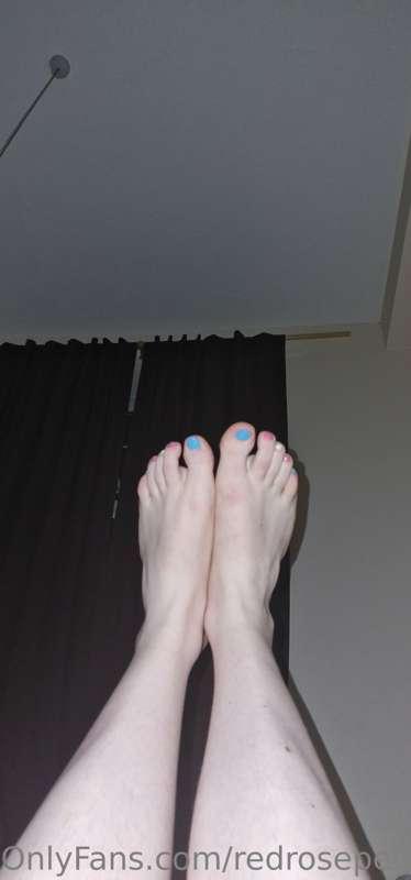 It's fetish weekend so here's some feet pics
