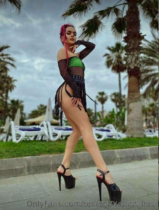 She is waiting for you👉🔥@tessa_passion_free 🔥
This bitch @te..