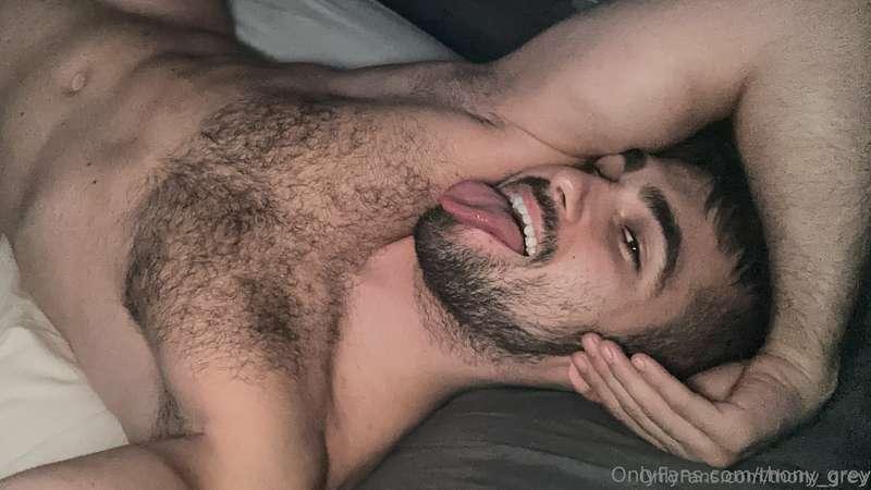 Happy cuz you're smelling my sweaty armpits 👅 🐻