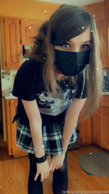 Had a hard time finding a hot minute this week, but when I did -- I finally had the house to myself for once 💖 Even had some daytime lighting, what a treat 😂💦 I think I got some fun/cute photos outta this session, this week coming up should be a more typical posting schedule!! 
#trans #transgirl #transgender #fluid #femboy #strip #snaps