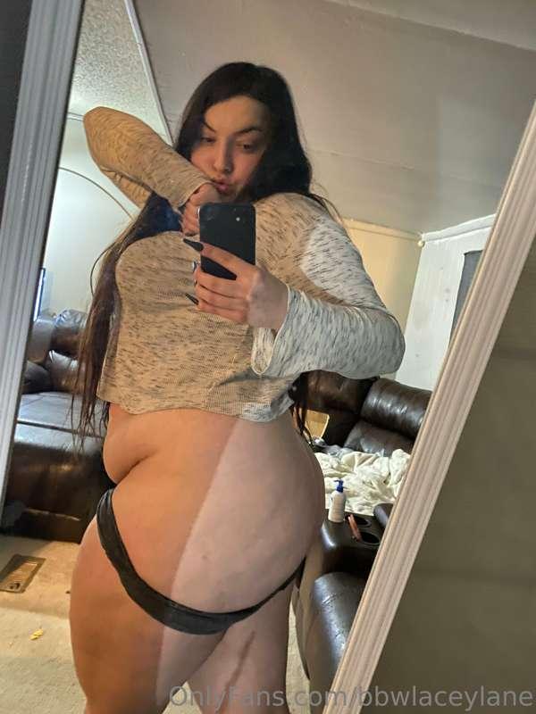 Like if you want me to post nudes every day 
Don’t mind the ..