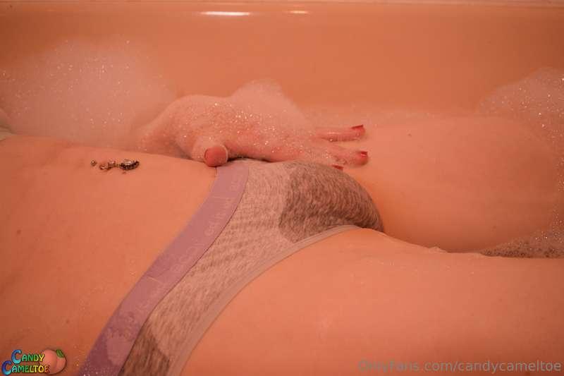 A big, wet pic set for you 😊 23 pics  Now, go stare at my pu..