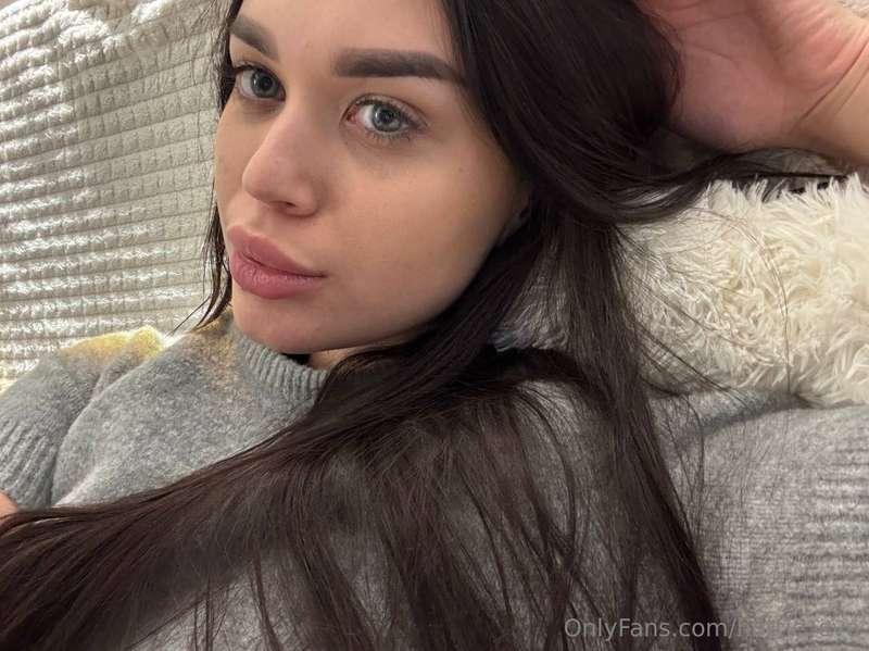 hottie_eva image #0