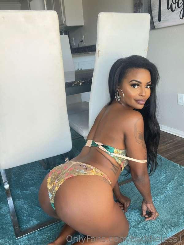 Put me on all fours and own me daddy 😈🥵💦