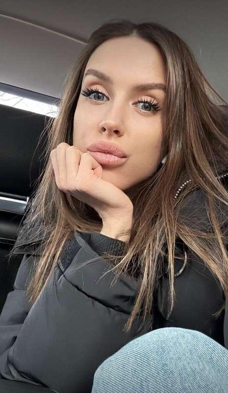 ✨ It’s a bit chilly today, but my mood is absolutely WONDERF..