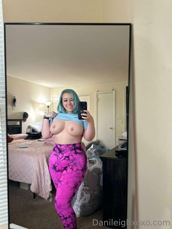 Moving boobs!

What are you up to today?