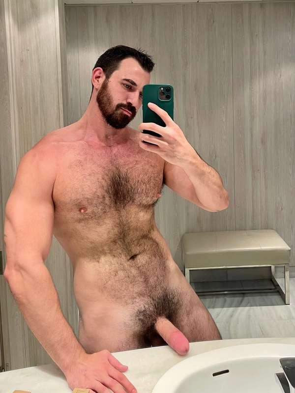 Hola Barcelona! 
Llego tu macho 😈