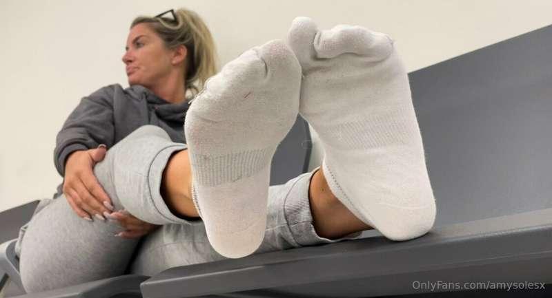 ✈️✈️Delayed flight sweaty feet worshiping ✈️✈️
 My flight ha..