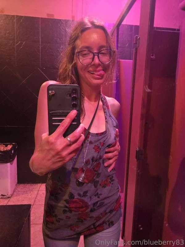 Downtown with friends tonight 💝🥰💝