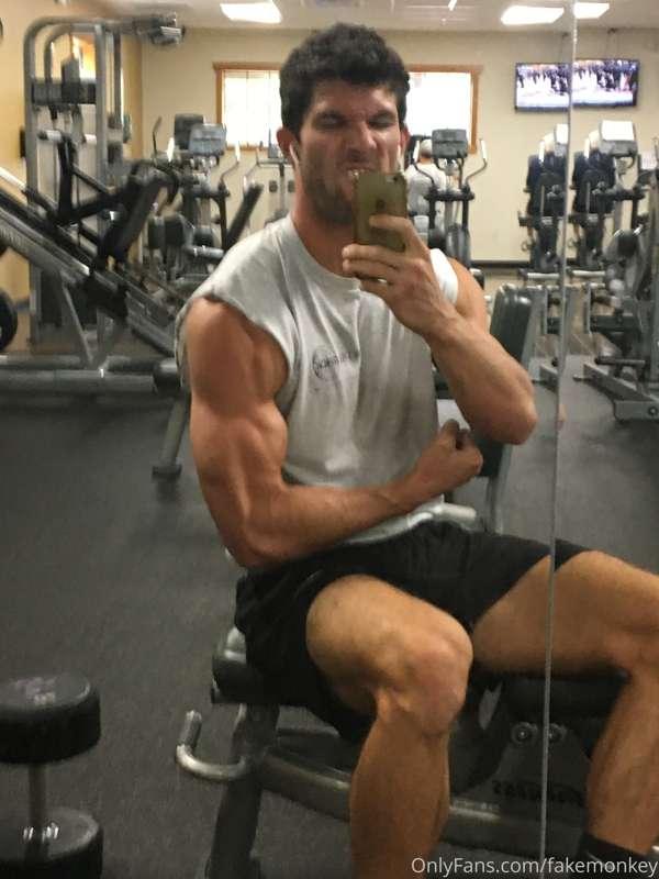Back in the gym! I'll soon start sharing videos of my workou..