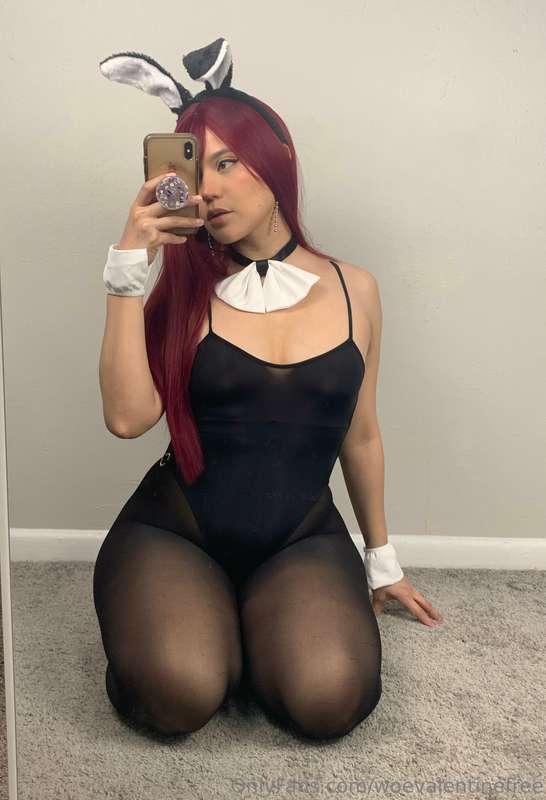 Bunny girl Erza demands your head between her thighs ♥️🐰