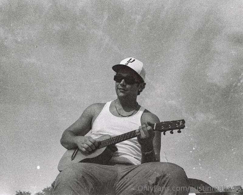 looks like this guitar isn’t the only thing I’ll be playing ..