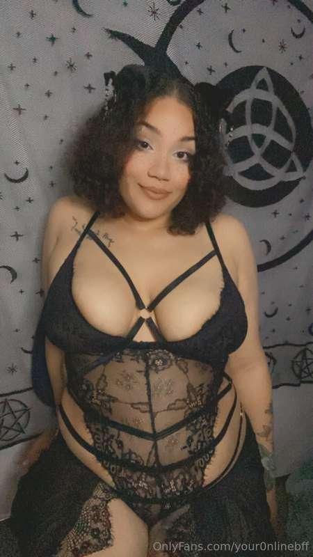 I look so cute with my tits out ✨