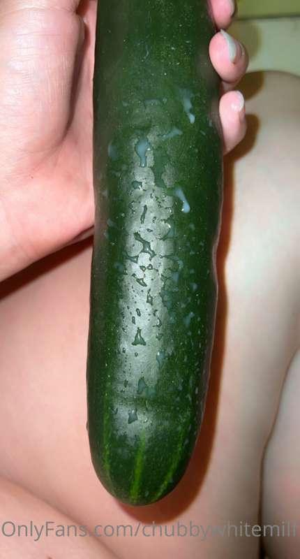 Watch me fuck a big hard dense …. Cucumber? 😁😁🐱💦🥒 video uplo..