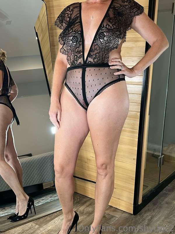 Lingerie Thursday with lots of amazing pics and a new video ..