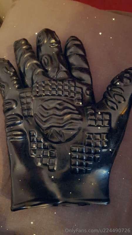 This dildo glove feels amazing when I'm fingering myself hon..