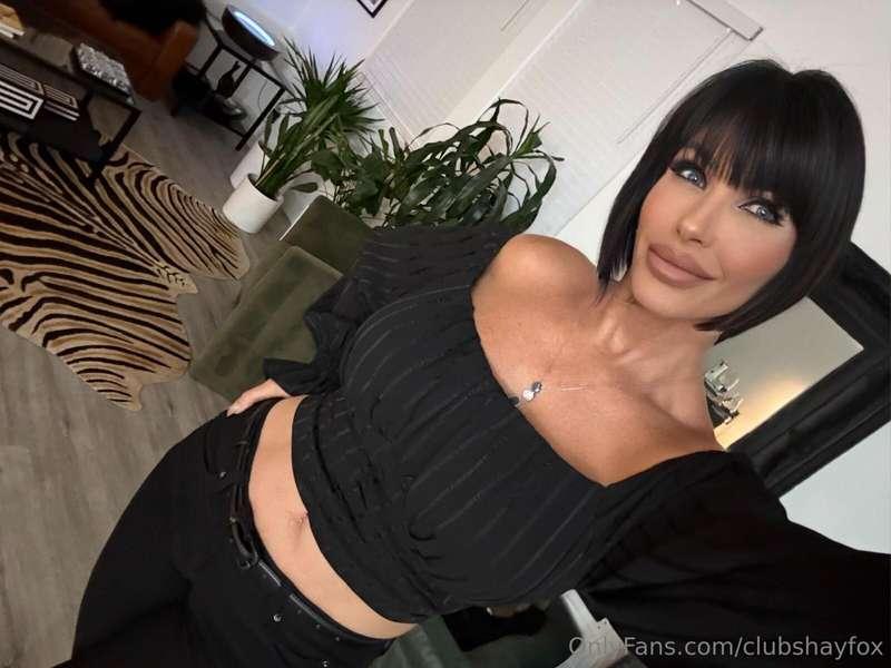 All I need is someone next to me to flirt with 😏