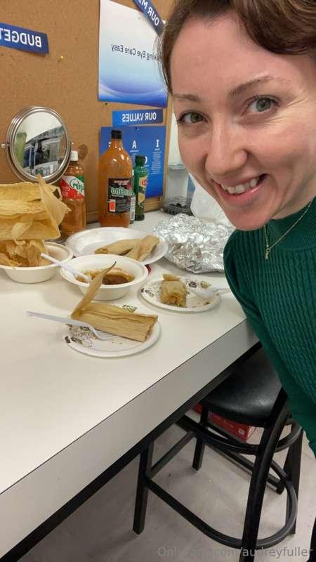 I'm a foodie 🤤🤤 I also like the taste of your cum.