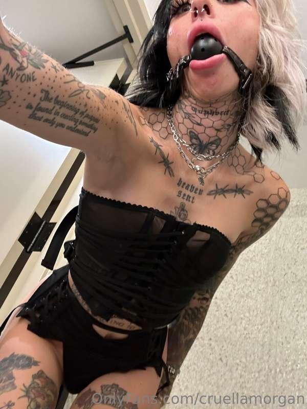 cum entertain me 
⛓️😈🖤