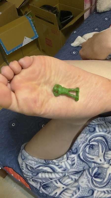 你喜歡吸我的腳就讓你吸個夠