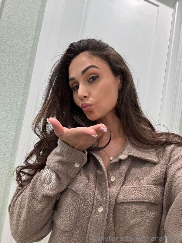 Staying cozy all day. Bye💋