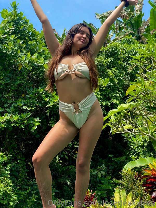underboob and smiles :)
