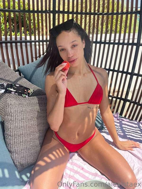 I’m having a nice day in the sun and I hope you are too ♥️🍓