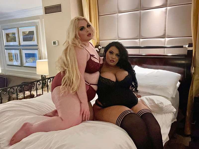 Could you handle two bbw on you? 😈