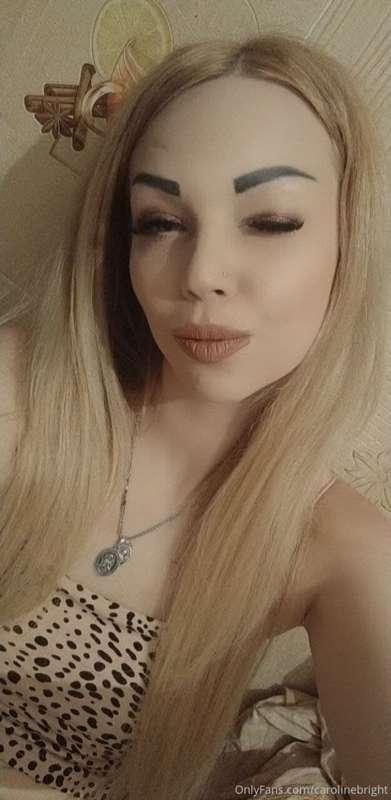 🥵🥵 my clit is so hot🔥🔥 suck it and make me cum in your mouth..