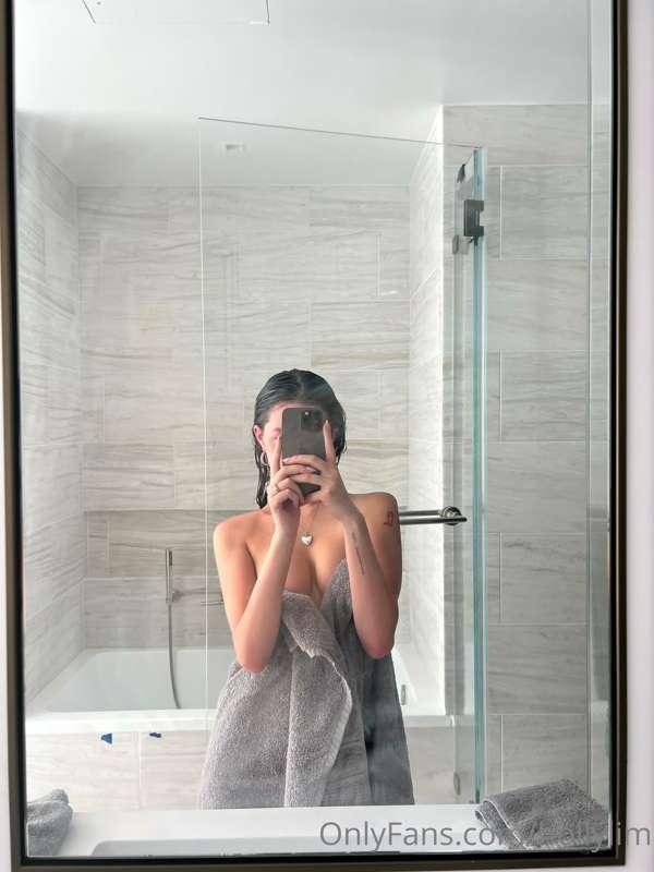 oopsies my towel slipped off in the next photo i took … 🙈